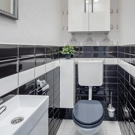 Convenient Super Apartment