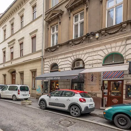 Apartment Convenient Super Budapest